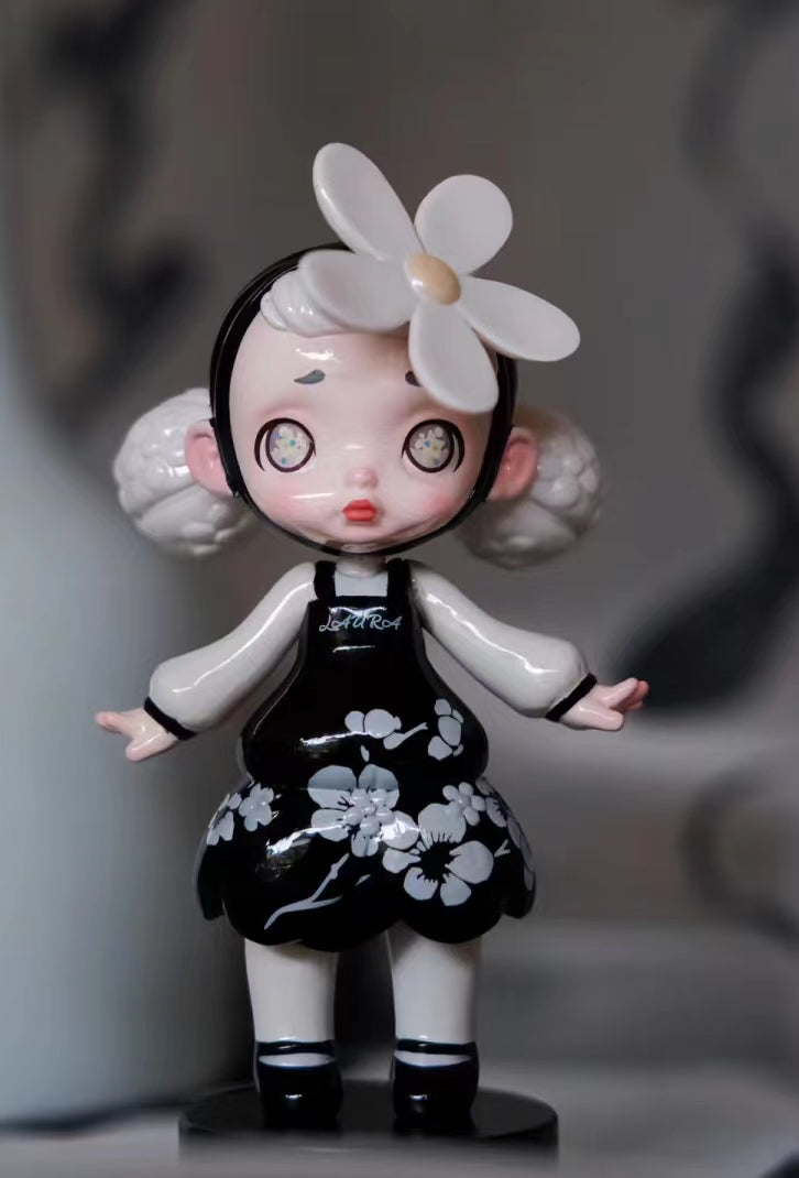 New Laura black&white elegant style dolls